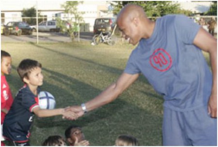 Matthias et Pancrate (PSG) rend visite à l'Ecole de Foot 